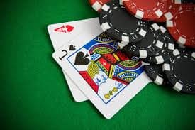 hasil sydney Texas Poker table displayed on mobile phone showing hole cards, community cards, and player seats